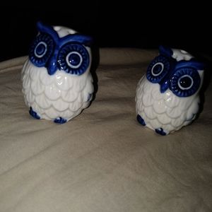 Salt & pepper shakers